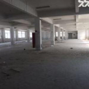 一楼500㎡楼上1500㎡电大，有食堂有宿舍，适合各行各业