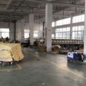 塘下罗凤工业区厂房一楼800平米楼上2200平米出租。