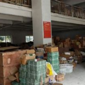 厂房出租龙湾滨海12路3300平米，大路边厂房漂亮，适合开关