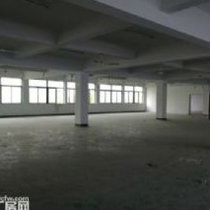 高翔工业区2楼800平方米厂房出租，已腾空