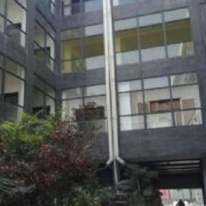 出租滨海十五楼5楼2500平 货梯2吨̳