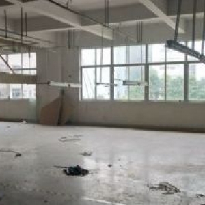 高翔工业区2楼1600平方，适合仓库，可用