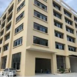 邻里中心9621方办公楼 可分租 厅大高调 一楼沿街店面