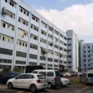 上汇工业区 3楼3500平方，货梯5吨