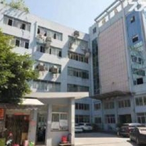 炬光园 3楼一个层面1500平方，货梯2吨