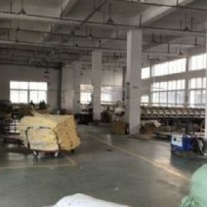 飞云南滨云江工业区厂房一楼2100平米出售，适合五金机械汽摩