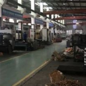 平阳郑楼工业区20000平米占地40亩高度9米带行车院子大。