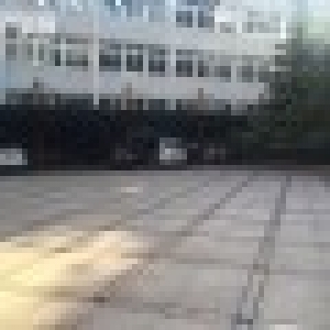 市中心3.2亩，2800方，路边位置好，停车方便，适合办公