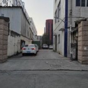 机场大道高速路口2.5亩，3000㎡路边厂房，宜办公、商业、