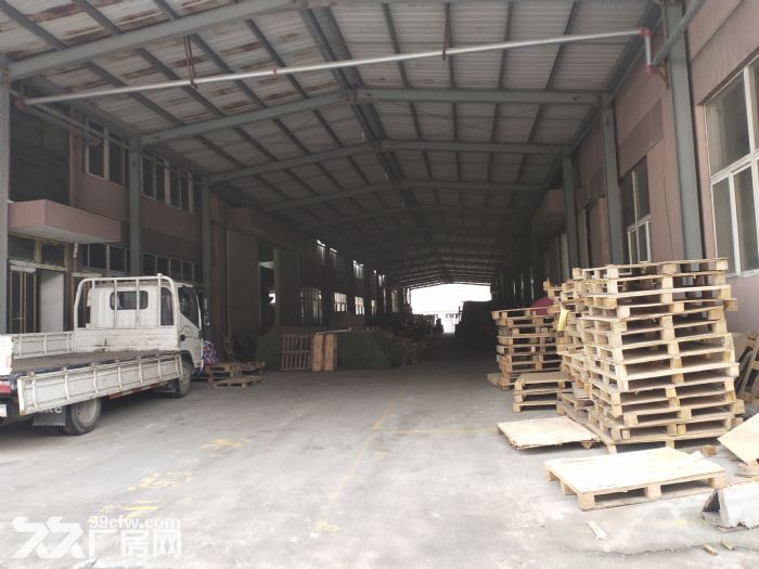 出租滨海彩钢厂房高度10米，一楼1300平楼上500平超大院子大