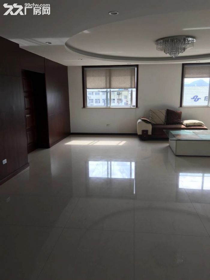 炬光园工业区厂房6000平米出租价格非常便宜。