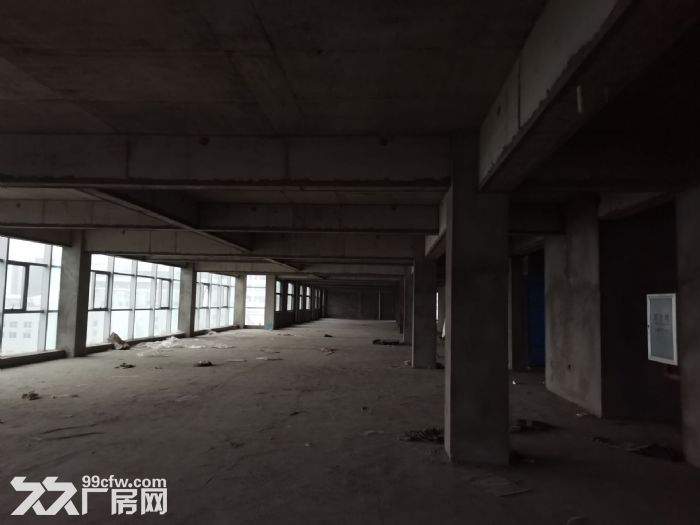 厂房出租龙湾滨海三楼1000平米，大挂车号进出，有院子。适合阀门，机械，五金，