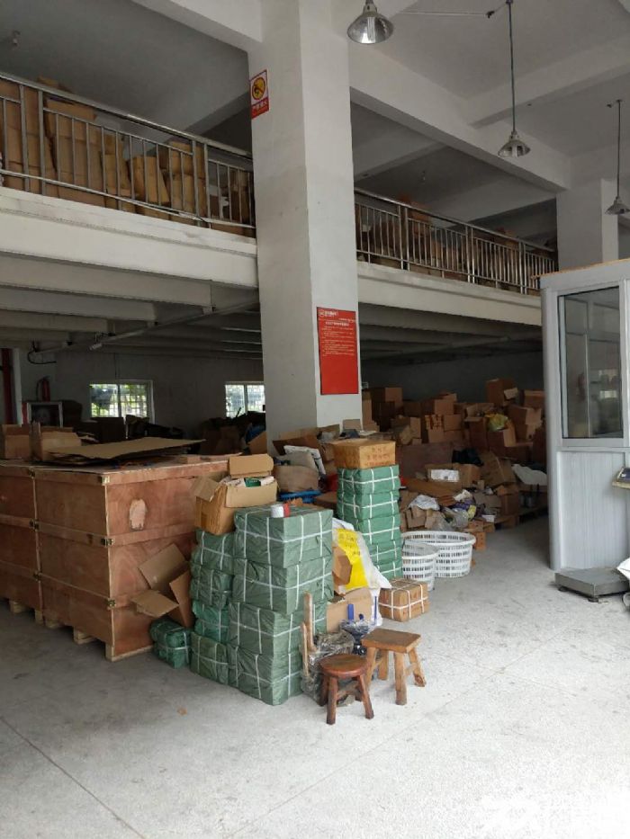 厂房出租龙湾滨海12路3300平米，大路边厂房漂亮，适合开关，小型数控车床，五金