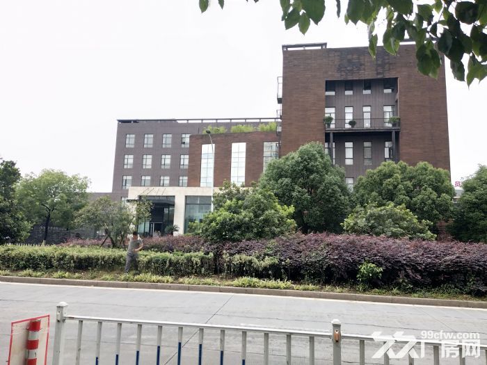 鹿城轻工园区6700平方独幢厂房出租