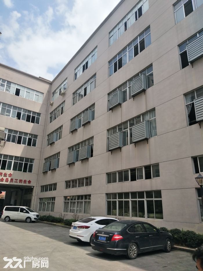 炬光园标准厂房1800平方，宿舍400平方。