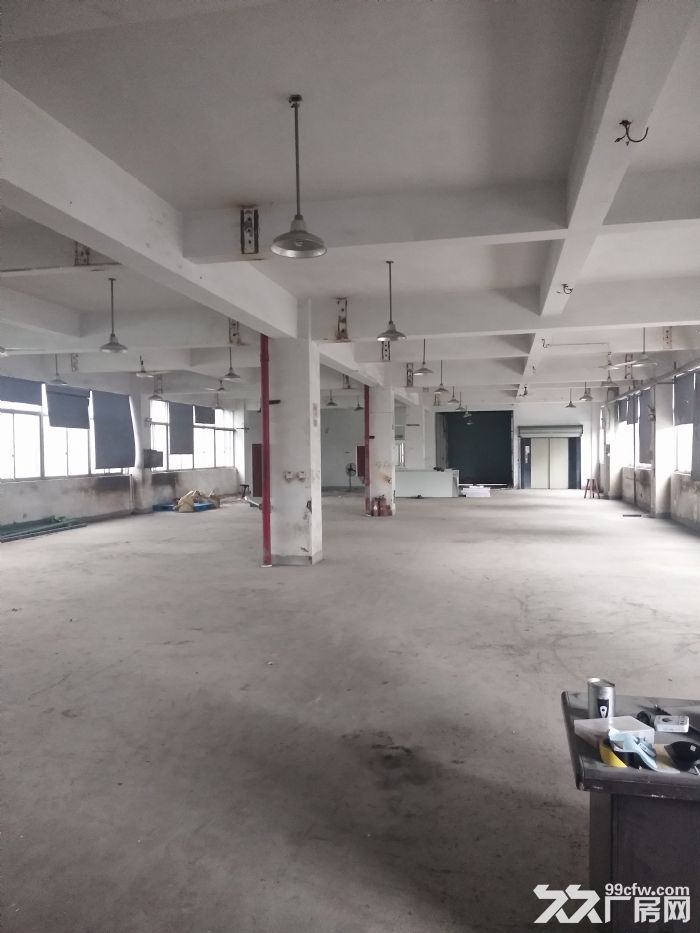 高翔标准厂房1−3层，2200平方，可用