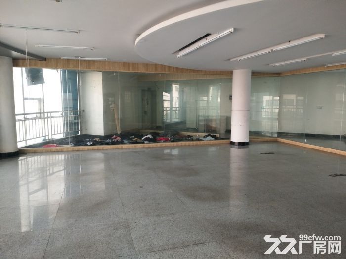 炬光园工业区 3楼315平方 适合办公 。