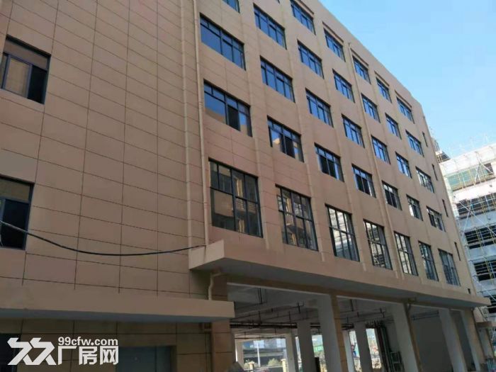 梧田工业区2000平方，配宿舍。适合服装，包装等