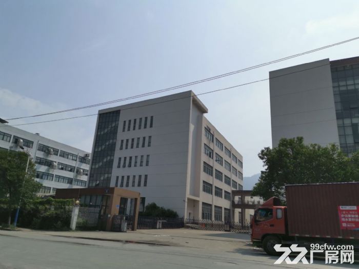 梧田工业区 1−4层3100平方，独门独院