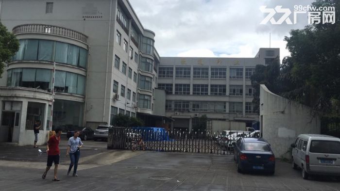 上汇工业区 3楼2000平方，住宿400平方