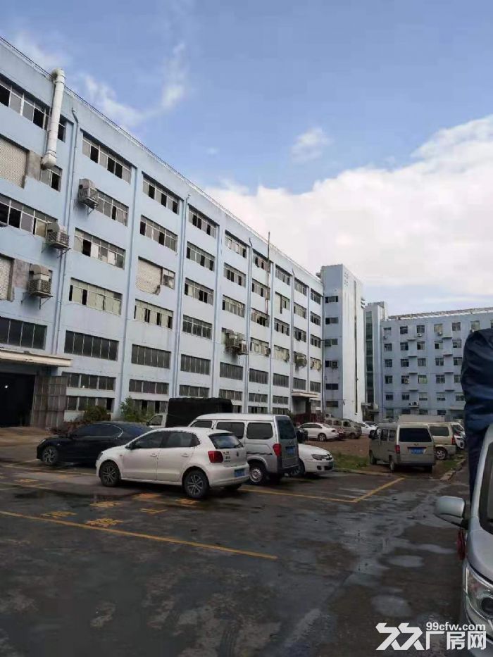 炬光园 2楼一个层面2200平方，